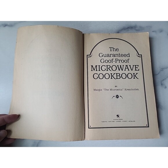 Guaranteed Goof-Proof Healthy Microwave Cookbook by Margie Kreschollek and... - Picture 3 of 10